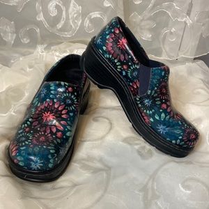 Klogs size 7, multi pink/teal/black